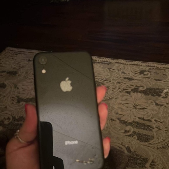 iPhone XR works great - Picture 3 of 5